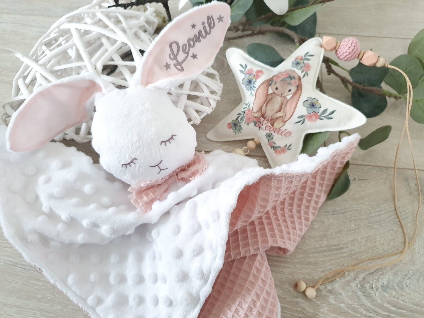 Kuscheltier Hase Hoppi - mit Namen Weiß/Rosa