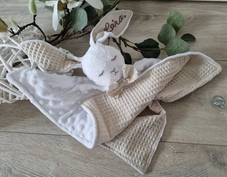 Kuscheltier Hase Hoppi - mit Namen Weiß/Natur