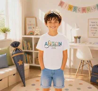 Schulkind 2026 T-Shirt personalisiert mit Name | Einschulung