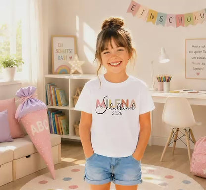 Schulkind 2026 T-Shirt personalisiert mit Name | Einschulung